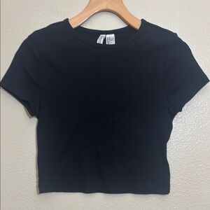 *4/15* Divided Basic Black Tee Ribbed